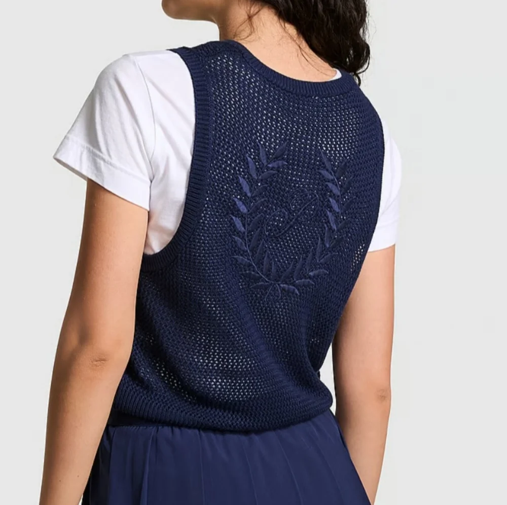 PINK Victoria's Secret Cambridge Knit Cropped Vest. - Picture 2 of 11